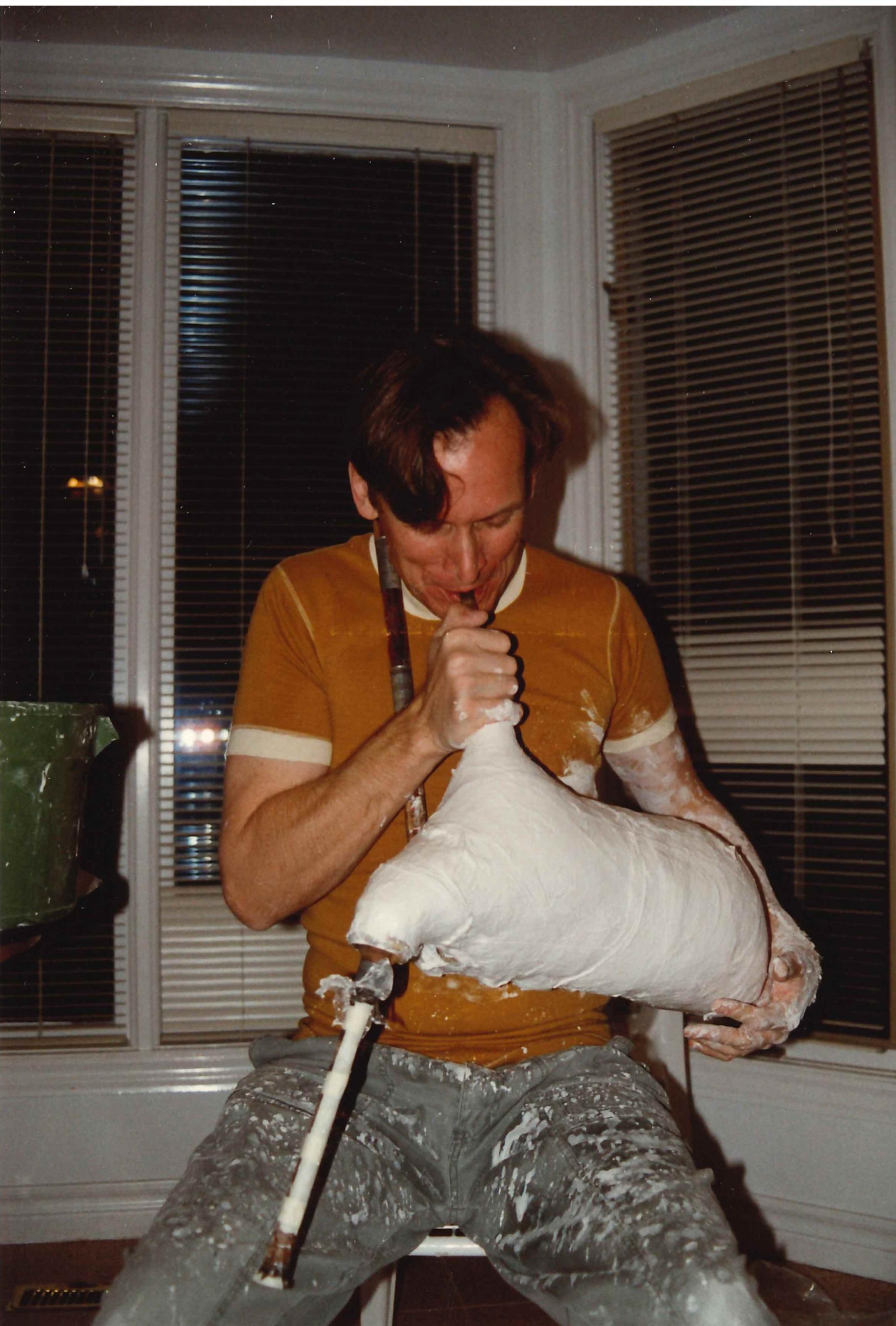 Lutz Haufschild working on the "Heavenly Music" sculpture, sculpting the Gaida.